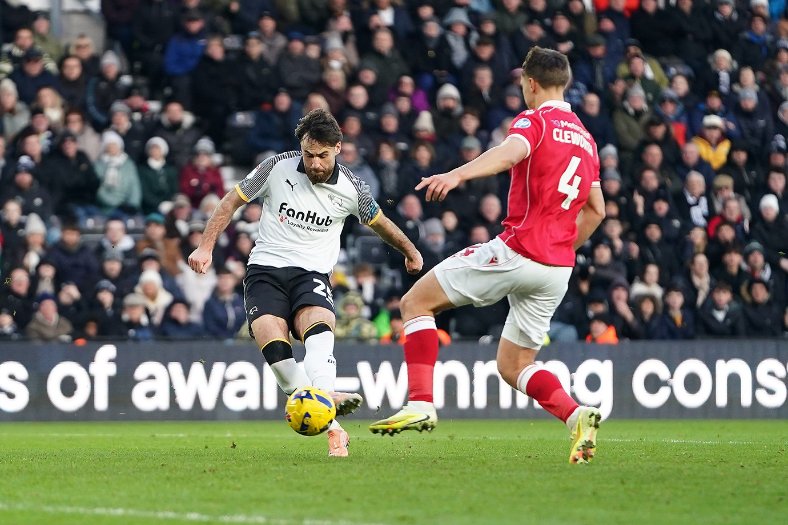 德比郡1-2惜败雷克瑟姆：马蒂·詹姆斯精彩远射制胜