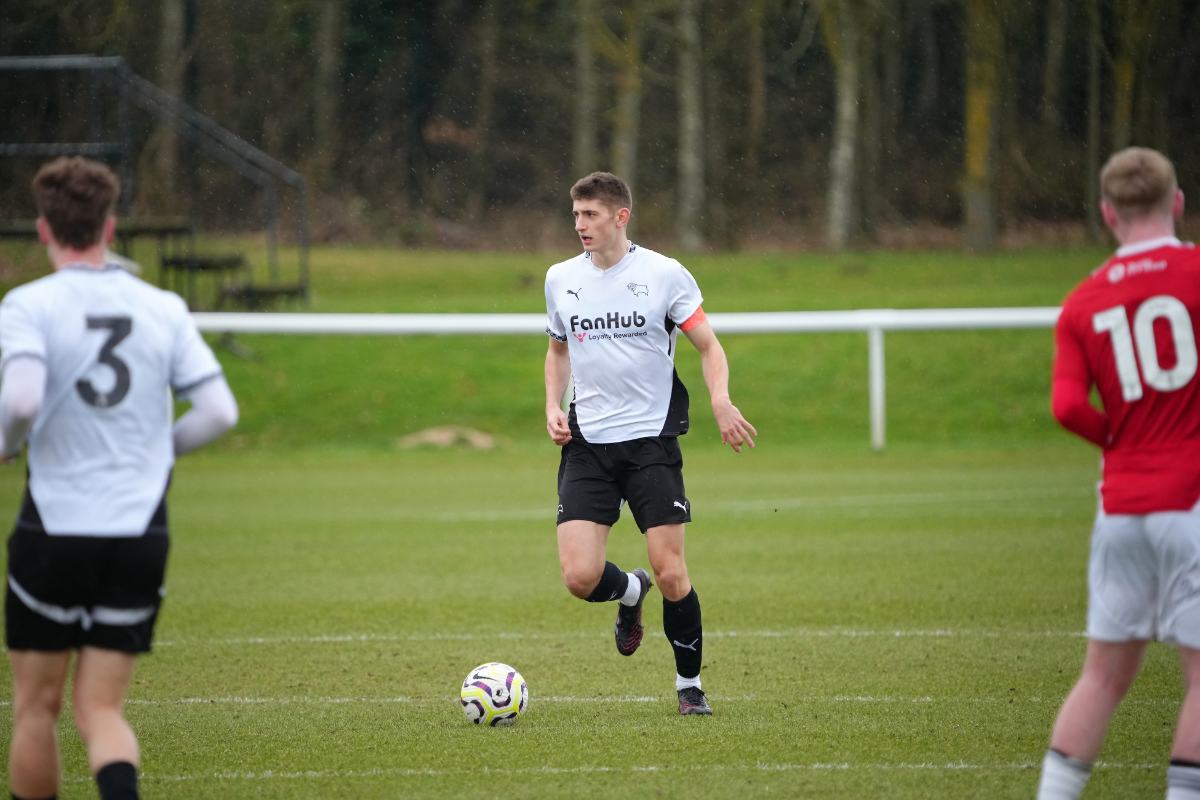 转会新闻：考克斯结束沃尔索尔租借，回归德比郡迎接新挑战！